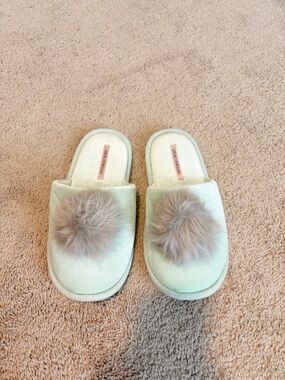 Victoria’s Secret Fuzzy Pom-Pom Mint Green / Teal & Gray Slippers